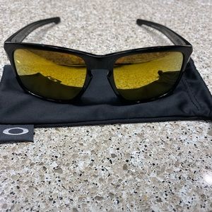Gently Used! Men’s Oakley Sunglasses